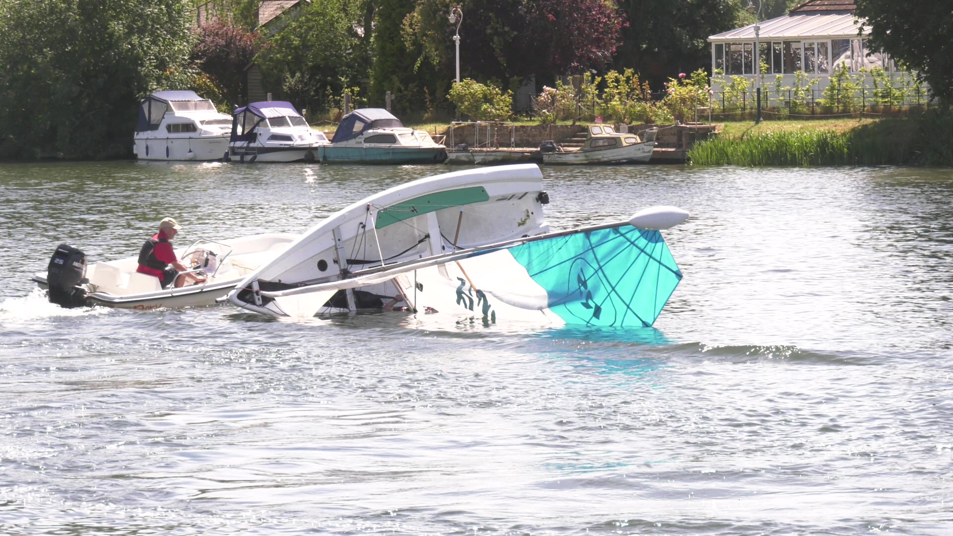 Capsizie \\\\\\prasctice on te River Thames with a Safety boat in attendance